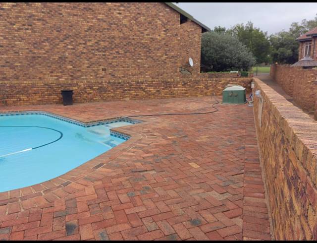 3 BEDROOM TOWNHOUSE FOR SALE IN HEIDELBERG CENTRAL